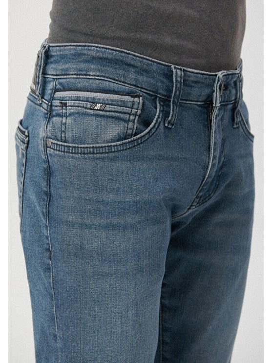 Мужские джинсы Mavi с средней посадкой и завуженным фасоном в синем цвете