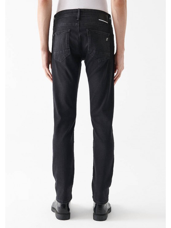 Мужские джинсы Mavi серого цвета средней посадки и завуженного фасона