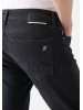 Мужские джинсы Mavi серого цвета средней посадки и завуженного фасона