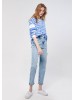 Жіночі джинси Mavi з високою посадкою і фасоном mom, блакитного кольору.