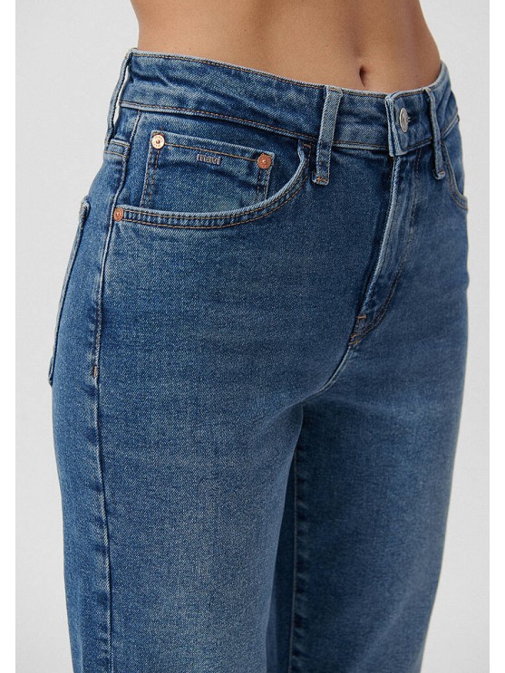 Жіночі джинси Mavi високої посадки та фасону mom, синього кольору.