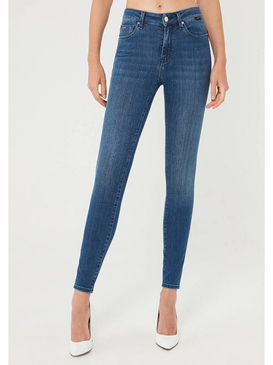 Жіночі джинси від Mavi високої посадки та скіні фасону, синього кольору.