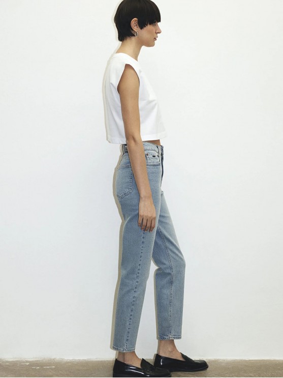 Женские джинсы Mavi в стиле mom с высокой посадкой и светло-синим оттенком