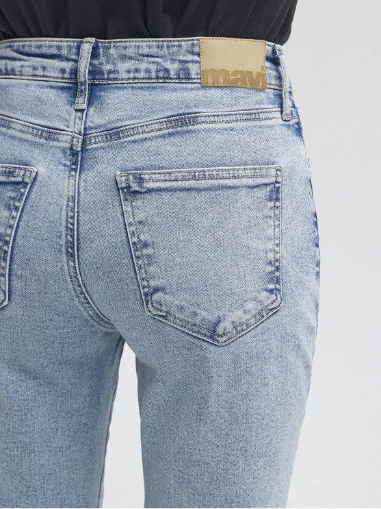 Женские джинсы Mavi, блакитного цвета с высокой посадкой и фасоном момент