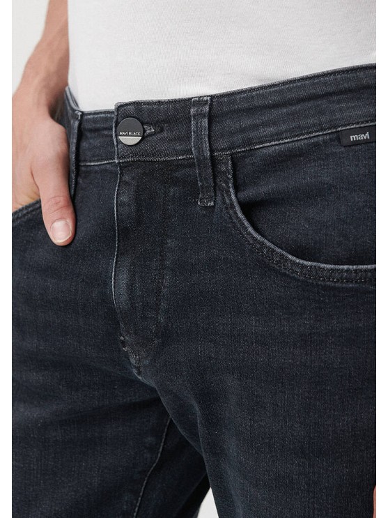 Мужские джинсы Mavi с посадкой на середине и завуженным фасоном