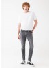 Чоловічі джинси Mavi сірого кольору з середньою посадкою та вузьким низом