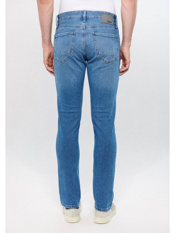 Чоловічі джинси від Mavi: сині, прямі, середня посадка.