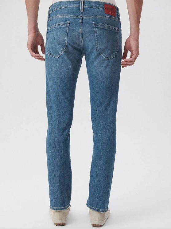 Мужские джинсы Mavi синего цвета, средняя посадка и завуженный фасон