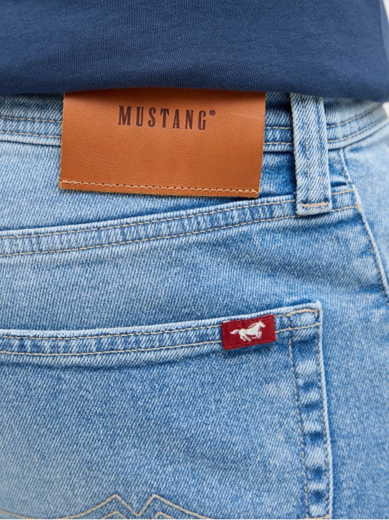 Мужские джинсы Mustang светло-синего цвета средней посадки и прямого фасона