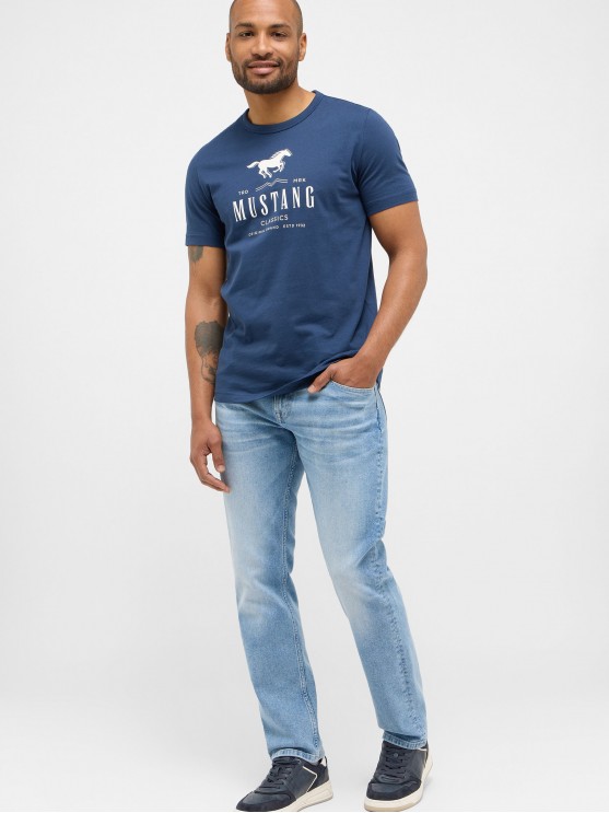 Мужские джинсы Mustang светло-синего цвета средней посадки и прямого фасона