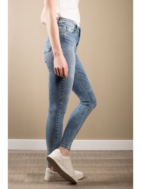 Стильные женские джинсы LTB в скіні фасоне и рваными деталями