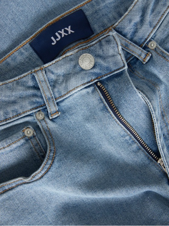 Жіночі джинси від JJXX: блакитний колір, висока посадка, фасон мом.
