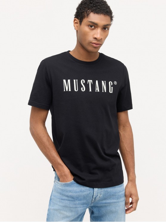 Футболка Mustang с лого принтом для мужчин, чёрная.