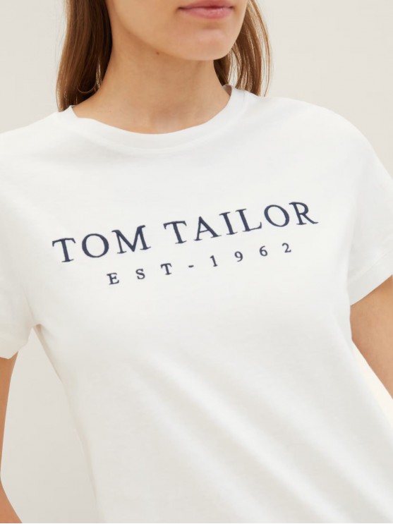 Жіноча футболка Tom Tailor з лого принтом на білому фоні