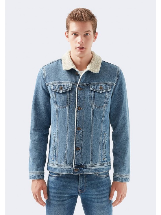 Чоловіча джинсова куртка від Mavi: синя, ідеальна на осінь та весну.