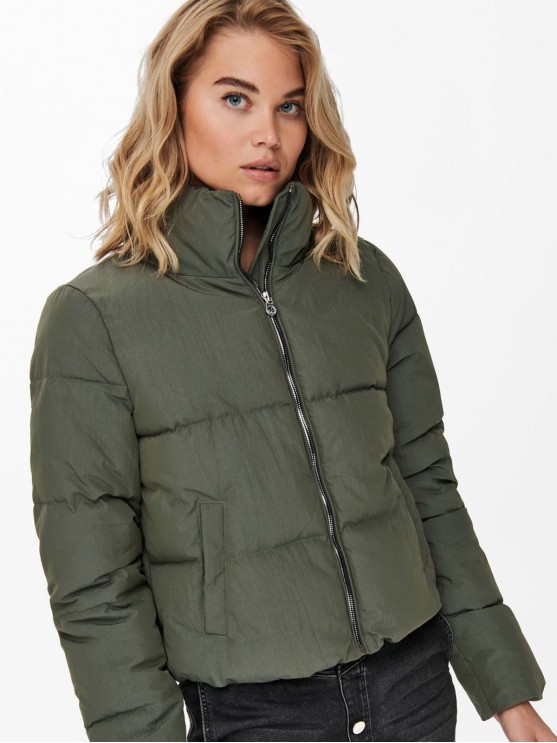 Жіноча куртка від Only зеленого кольору для осінньо-весняного сезону