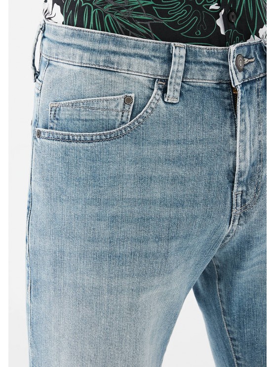 Мужские джинсовые шорты Mavi, блакитного цвета