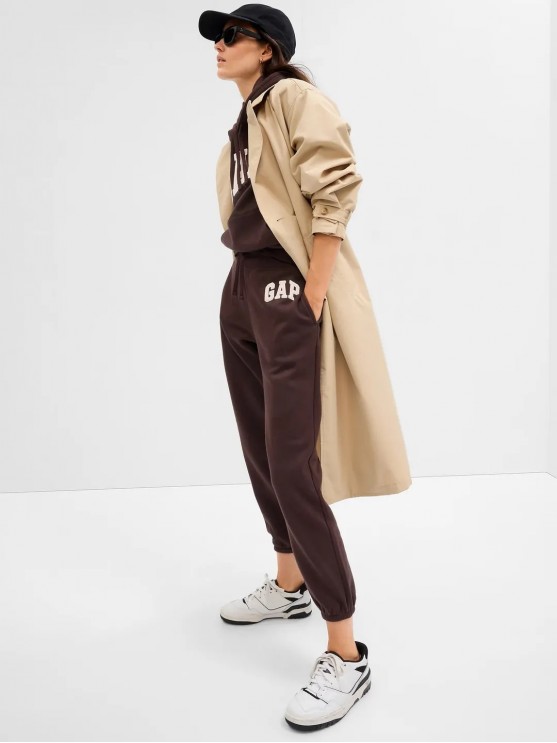 Жіночі спортивні штани коричневого кольору від GAP