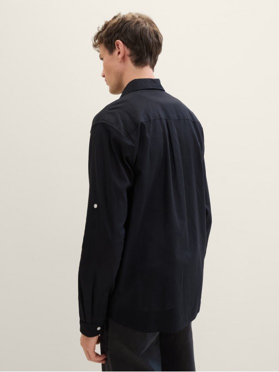 Чоловіча лляна рубашка чорного кольору від Tom Tailor з довгим рукавом