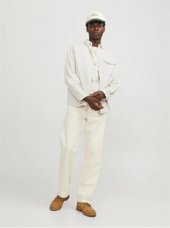 Чоловіча куртка-сорочка білого кольору від Jack Jones з довгим рукавом.