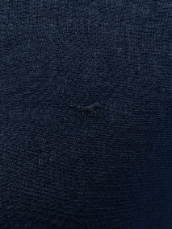 Чоловіча лляна сорочка від Mustang у синьому кольорі з довгим рукавом