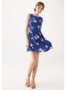 Жіноче плаття з квітковим принтом від Mavi - міні довжина, синій колір